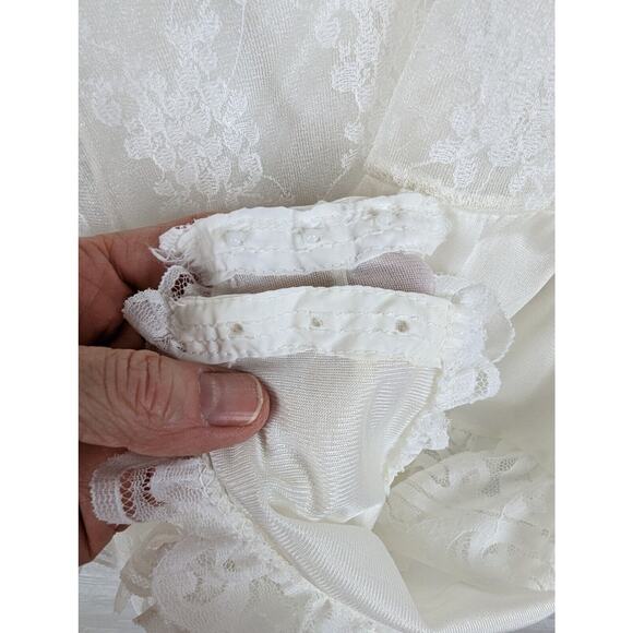 Elegant White Lace Chemise - Picture 10 of 11